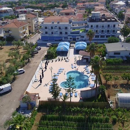 Hotel Blumarine Roseto Degli Abruzzi Exterior photo