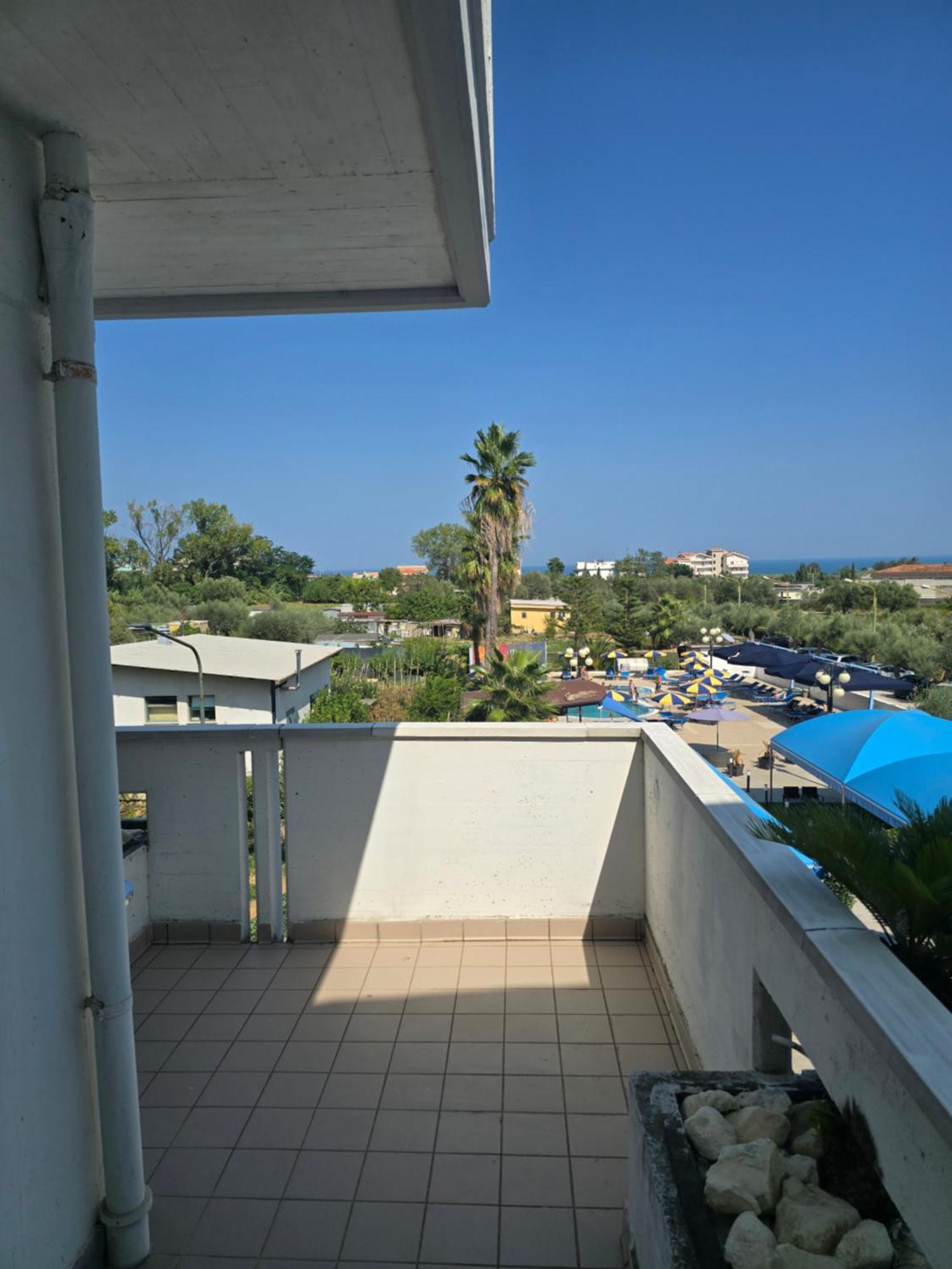 Hotel Blumarine Roseto Degli Abruzzi Exterior photo