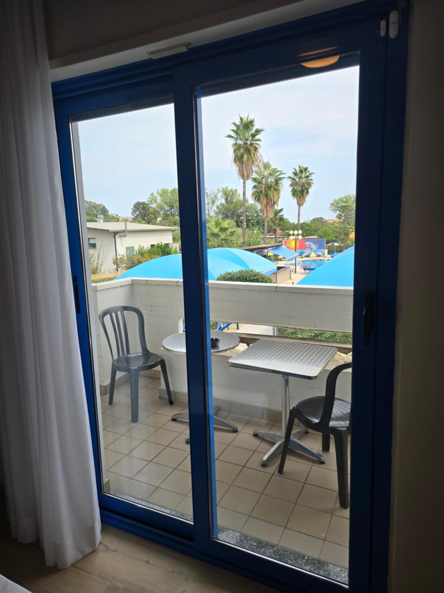 Hotel Blumarine Roseto Degli Abruzzi Exterior photo