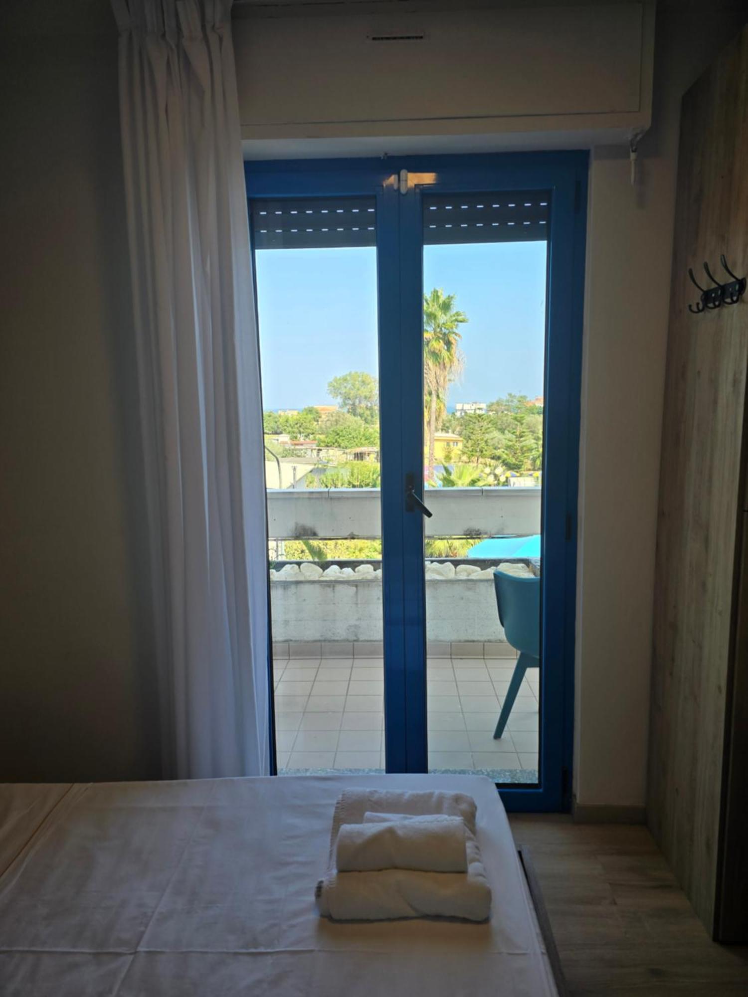 Hotel Blumarine Roseto Degli Abruzzi Exterior photo