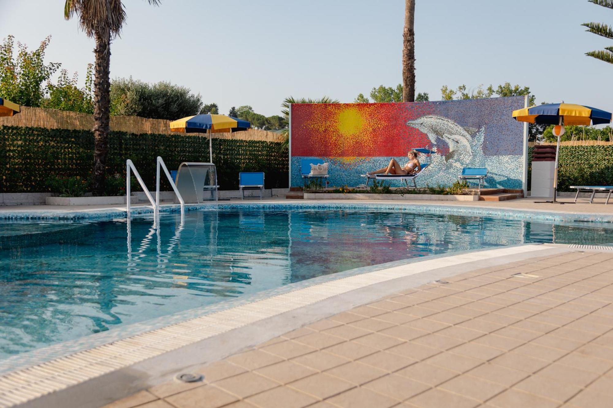 Hotel Blumarine Roseto Degli Abruzzi Exterior photo