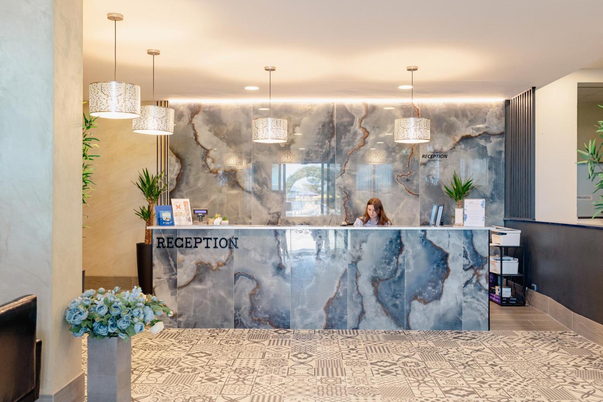 Hotel Blumarine Roseto Degli Abruzzi Exterior photo