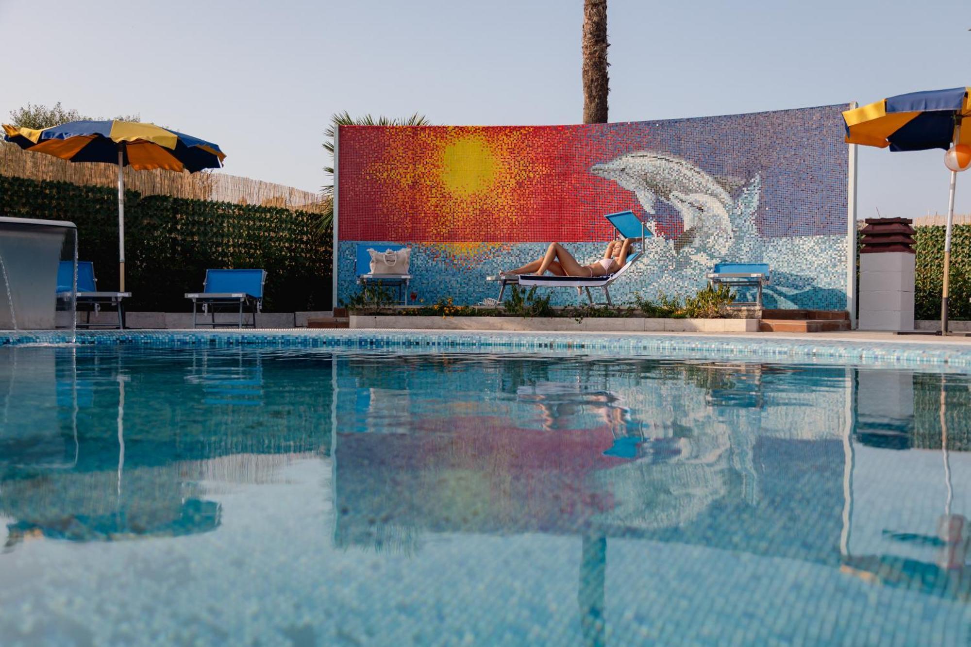 Hotel Blumarine Roseto Degli Abruzzi Exterior photo