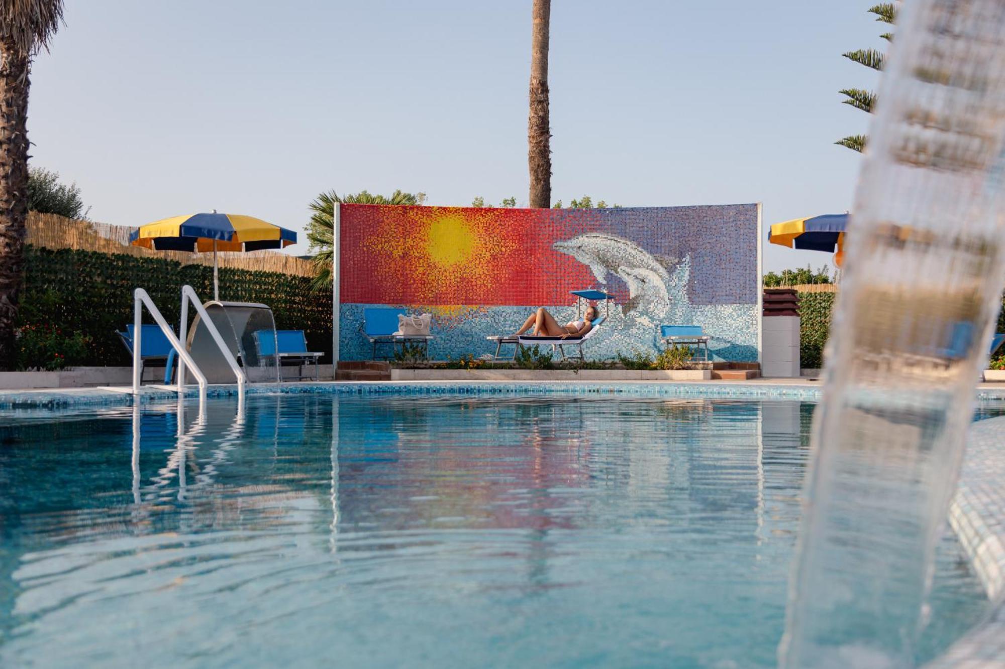 Hotel Blumarine Roseto Degli Abruzzi Exterior photo