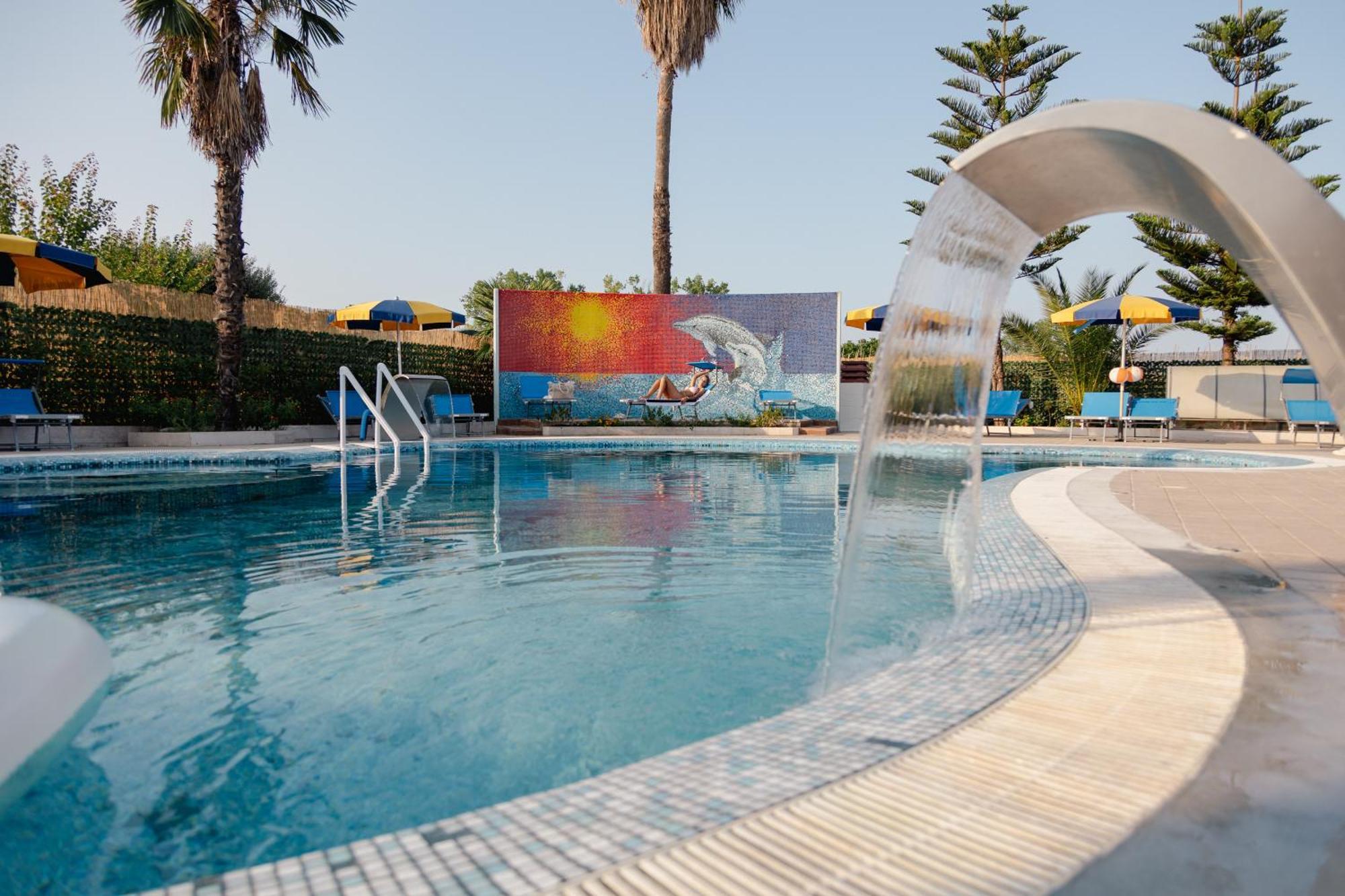Hotel Blumarine Roseto Degli Abruzzi Exterior photo