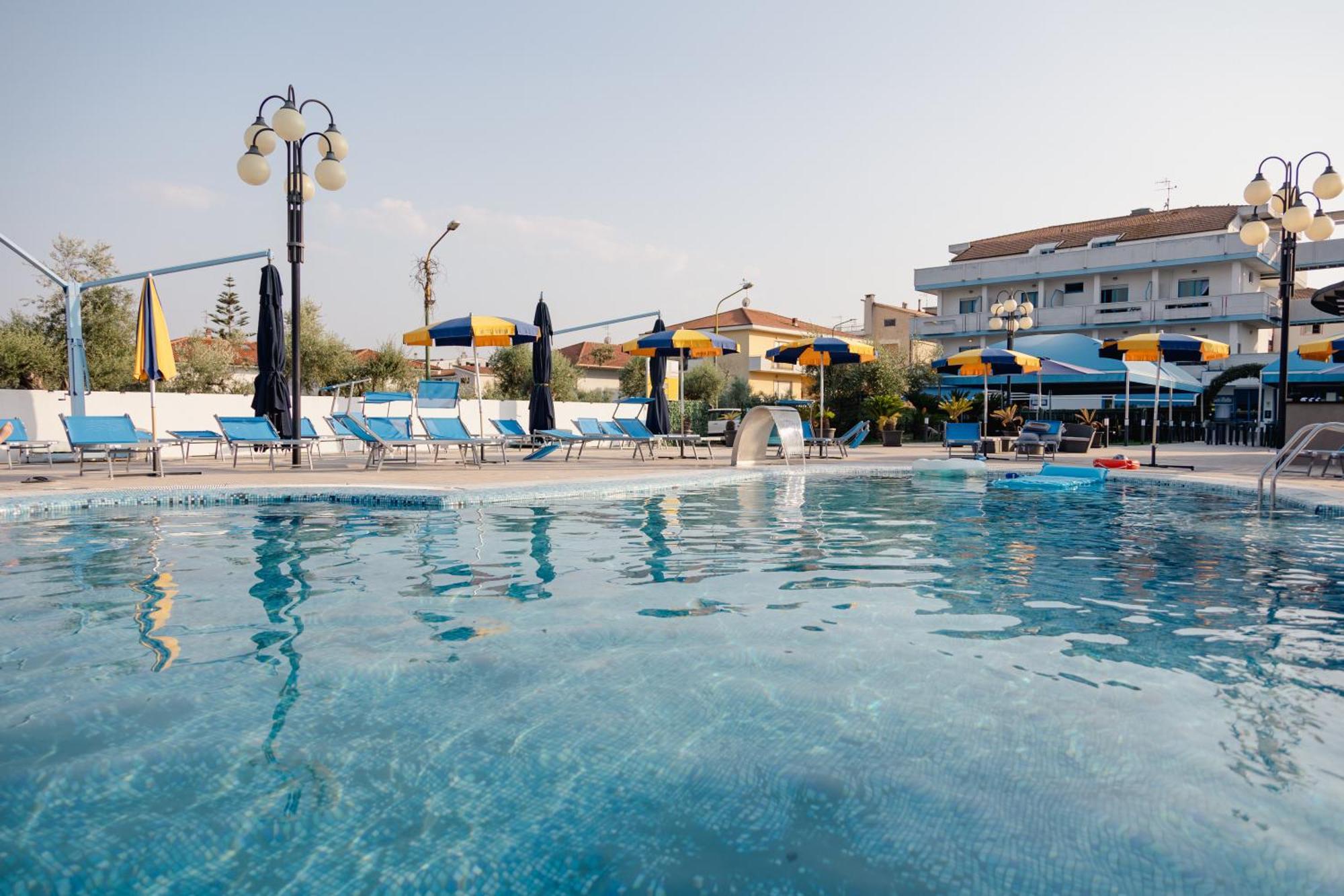 Hotel Blumarine Roseto Degli Abruzzi Exterior photo