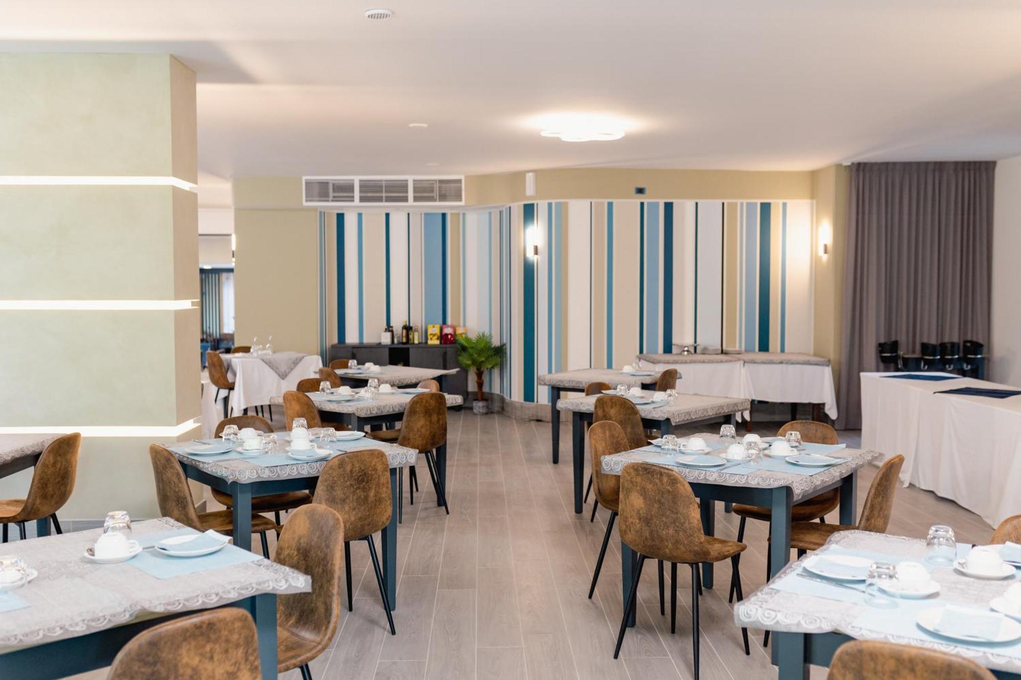 Hotel Blumarine Roseto Degli Abruzzi Exterior photo